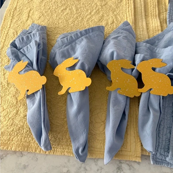 Williams Sonoma Light Blue and Soft Yellow napkins set of 8 - Picture 3 of 7